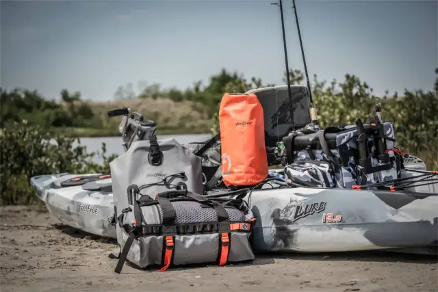 Worek wodoszczelny na kajak: Jak wybrać i nie zmoczyć sprzętu?