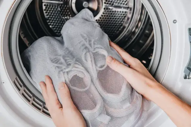 Jak suszyć buty w suszarce bez kosza? Bezpieczne metody krok po kroku