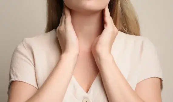 Podwyższony poziom tarczycy – przyczyny, objawy i skuteczne metody leczenia