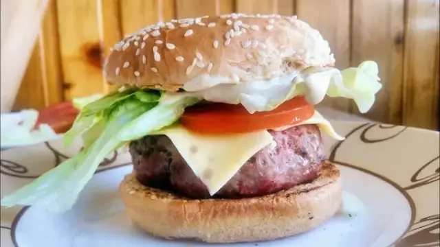 Jak zrobić burgera jak z McDonald's w łatwy sposób w domu