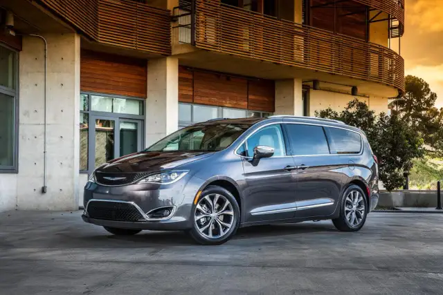 Chrysler Pacifica: Jaki silnik wybrać? Benzyna 3.6 V6 czy hybryda PHEV?