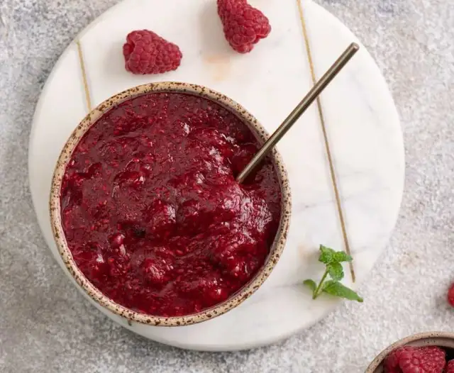 Czym jest frużelina malinowa? Skład, zastosowanie i przepisy, które musisz znać