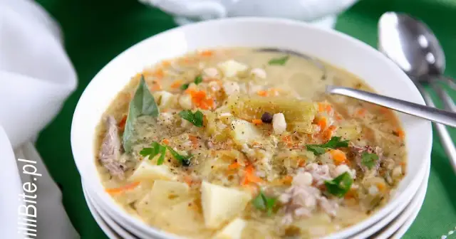 Idealna zupa ogórkowa? Dodaj ogórki, gdy ziemniaki są miękkie!