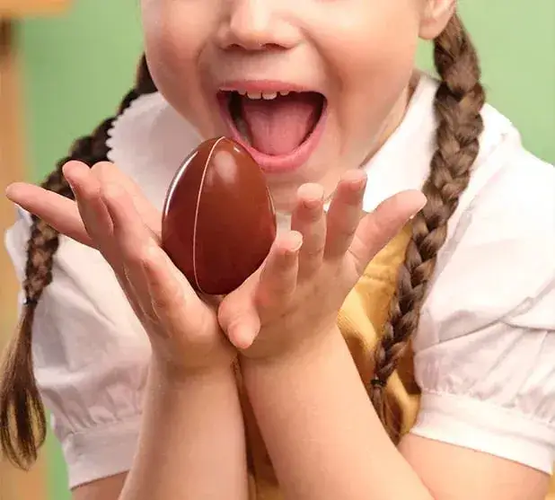 Jak powstaje kinder niespodzianka? Sekrety produkcji i składników