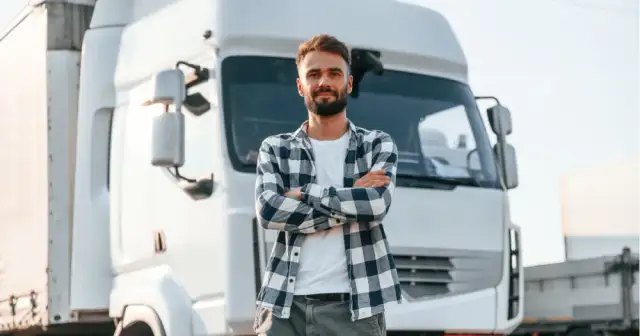 Jak dojechać ciężarówką: uniknij błędów w rejestracji czasu pracy