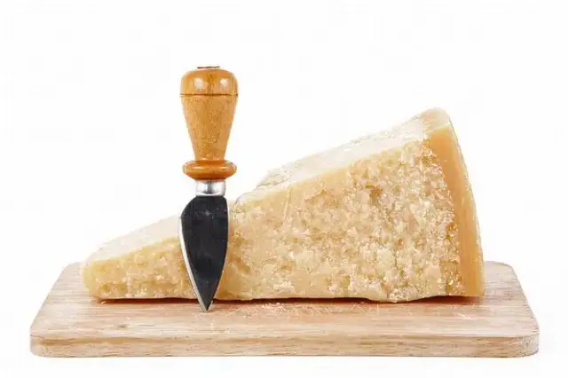 Parmezan do czego? Odkryj wyjątkowe zastosowania w kuchni
