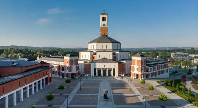 Sanktuarium św. Jana Pawła II w Krakowie - historia, godziny otwarcia i więcej