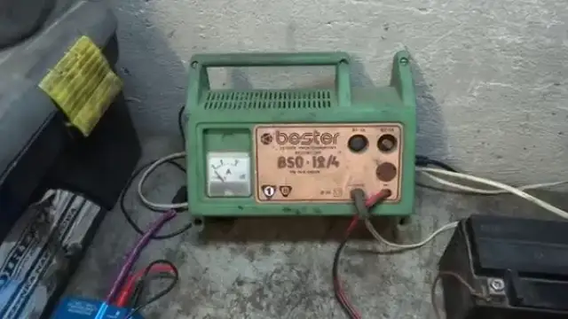 Jak bezpiecznie ładować akumulator motocyklowy prostownikiem samochodowym?