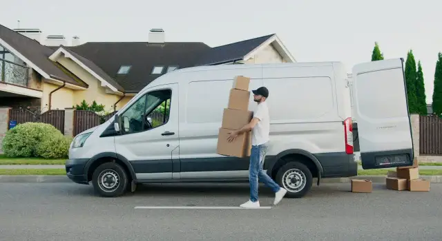 Bus 9-osobowy: transport zbiorowy czy przewóz osób? Sprawdź przepisy!