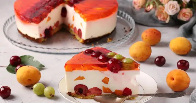 Jakich owoców nie dodawać do galaretki, by uniknąć klęski deseru?