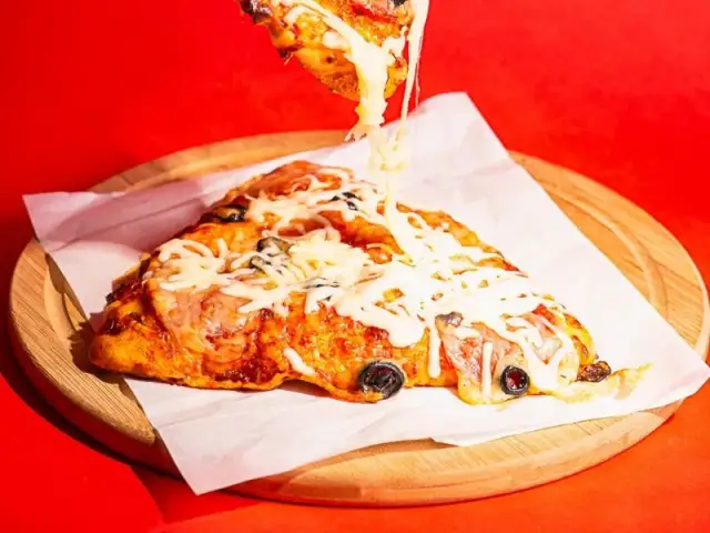 Ile kalorii ma pizza pepperoni? Zaskakujące różnice w kaloryczności