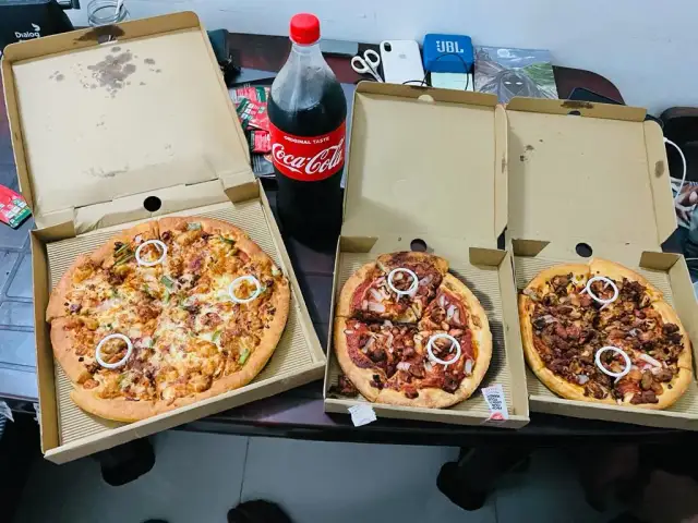 Ile waży duża pizza w Pizza Hut? Zaskakujące fakty o wadze pizzy