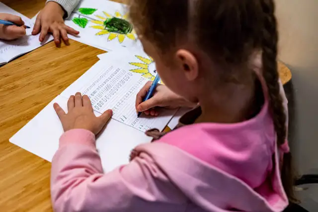 Jak zostać wolontariuszem w domu dziecka – krok po kroku do pomocy dzieciom