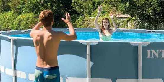 Jakiej firmy kupić basen ogrodowy? Porównanie najlepszych marek