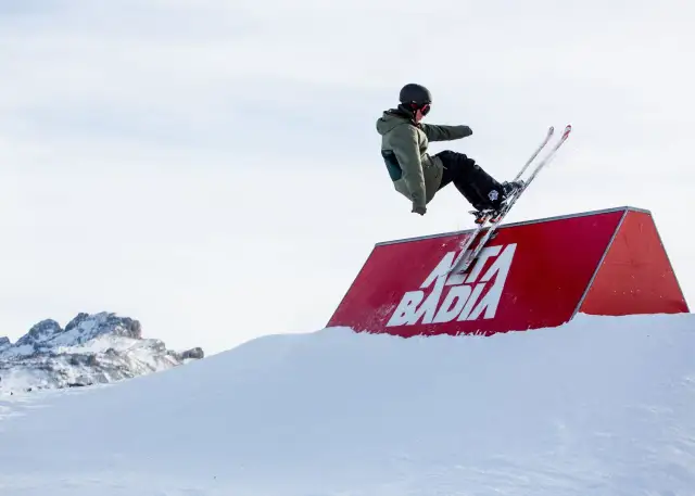 Snowpark Alta Badia: Przewodnik po freestyle'owej mekce w Dolomitach
