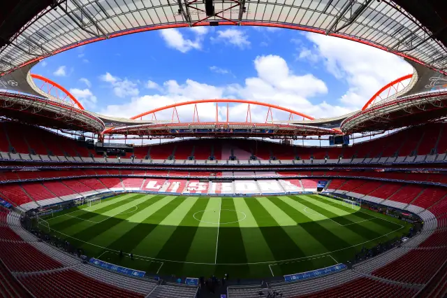 Stadion Estádio da Luz w Lizbonie, gotowy na emocje, kiedy mecze Ligi Mistrzów 2020.