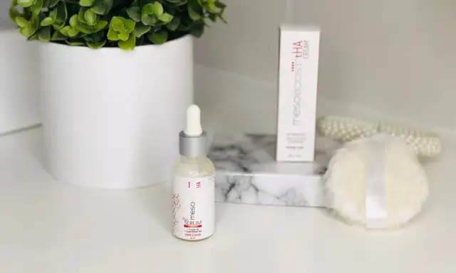 Czy kremy z kwasem hialuronowym są skuteczne w nawilżaniu skóry?