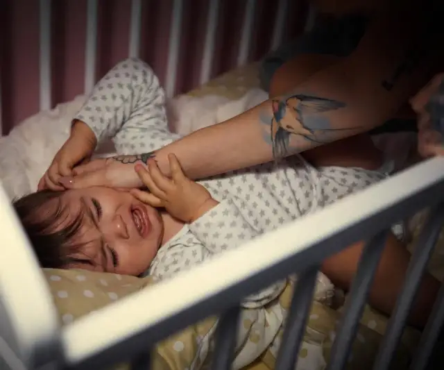 Jak uspokoić dziecko: skuteczne metody na płacz i stres malucha