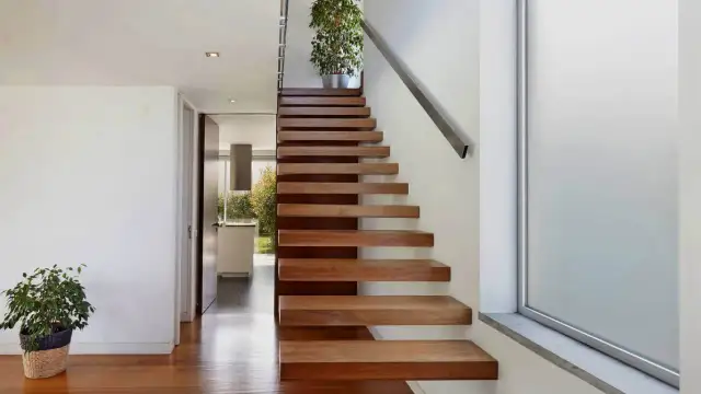 Ile kosztują schody dywanowe na beton? Odkryj ceny i czynniki wpływające na koszt