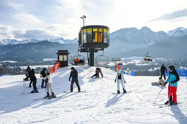 Wyciągi narciarskie Karpacz: Ceny karnetów i stoki na sezon 2025/26