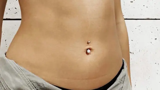 Ile kosztuje kolczyk w pępku? Ceny, które mogą cię zaskoczyć