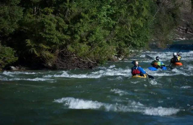 Kurs kajakarstwa nizinnego - poznaj najlepsze programy w Polsce
