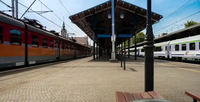 Jak dojechać z Krakowa na lotnisko - szybkie i tanie opcje transportu