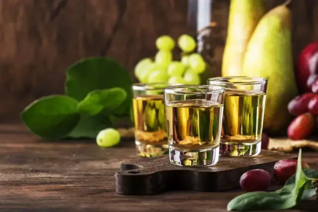 Najlepsze drinki z Metaxa, które zaskoczą Twoje podniebienie