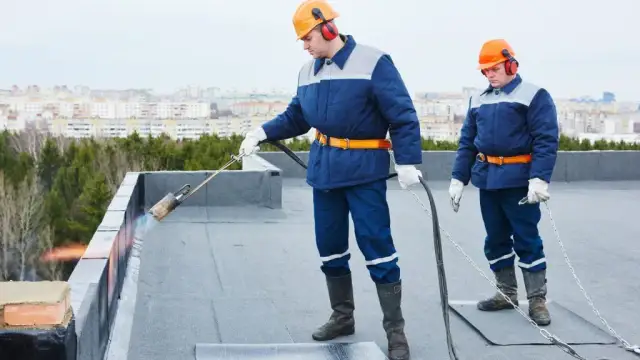 Ile kosztuje remont dachu płaskiego? Sprawdź, na co warto zwrócić uwagę!