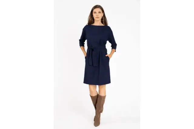 Jakie buty do granatowej garsonki? Idealne kolor i fason na każdą okazję