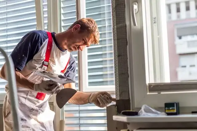 Jak długo schnie kit do okien? Oto czasy schnięcia różnych rodzajów