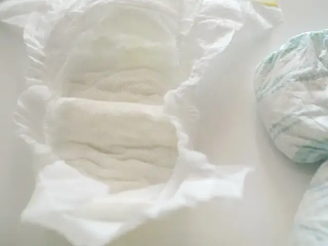Czym się różnią pampersy zielone od białych? Odkryj kluczowe różnice