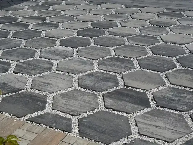 Kotwy do polbruku – praktyczne zastosowania i porady montażowe dla każdego