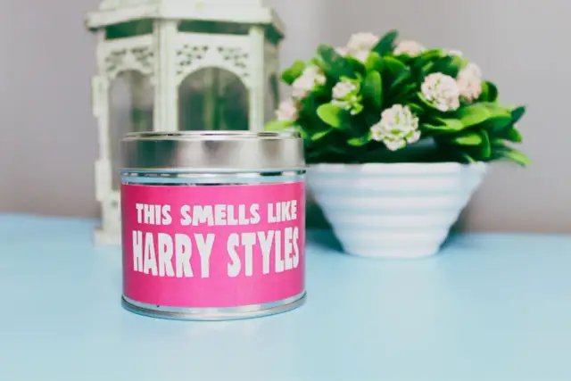 Najlepsze świeczki o zapachu Harry'ego Stylesa, które musisz poznać