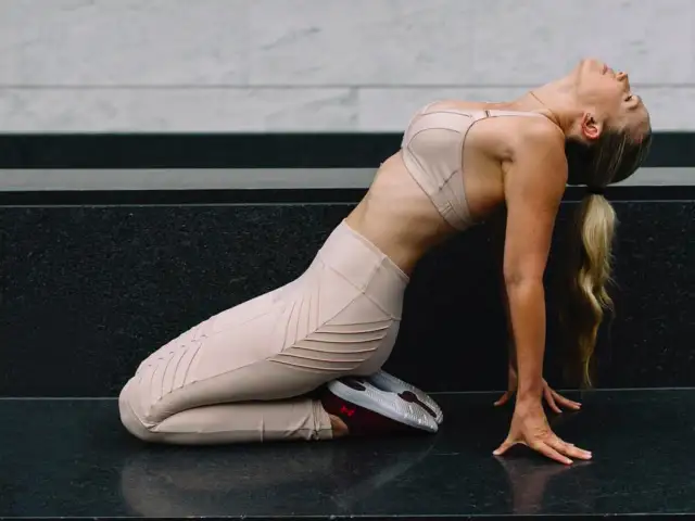 Brustübungen für Frauen: Straffung, Kraft & Mythen entlarvt