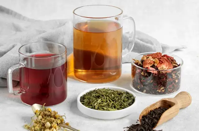 Jaka herbata w ciąży? Bezpieczne napary i zakazane zioła