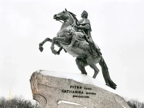 Adolf Hitler ile miał wzrostu? Zaskakujące fakty o jego wysokości