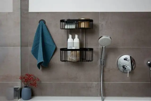 Jak zamontować półki na ścianie bez problemów i błędów