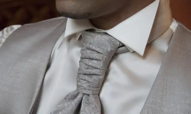 Jakie są modne krawaty? Odkryj najnowsze trendy i kolory