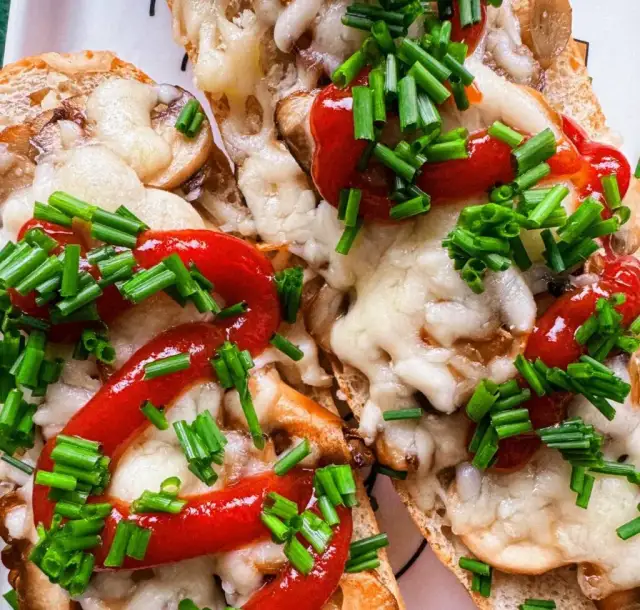 Pyszna zapiekanka z pieczarkami – łatwy przepis na wyjątkowy smak