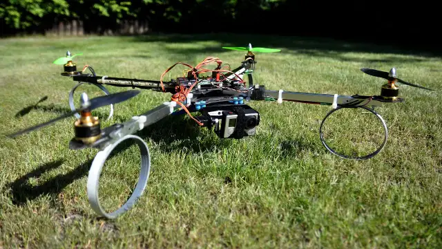 Jak zbudować drona DIY: proste metody i niezbędne komponenty