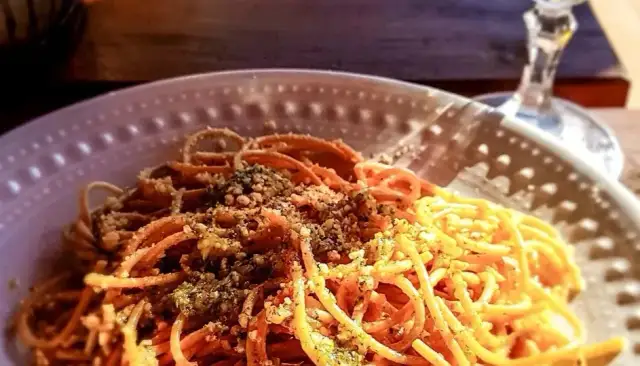 Spaghetti: Jak jeść elegancko i jak Włosi? Uniknij faux pas!