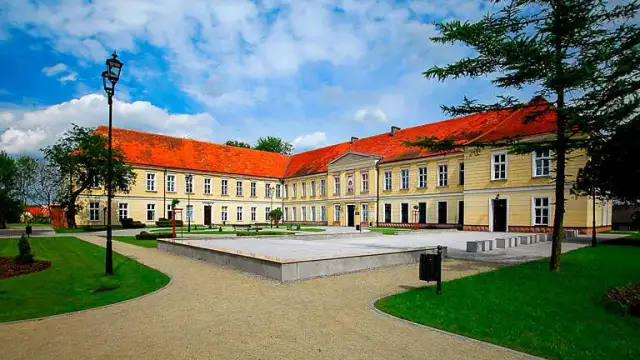 Pałac w Trzebiatowie: Historia, architektura i kulturalne skarby