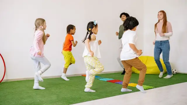 Zabawy i gry ruchowe Chomikuj: Najlepsze pomysły na zajęcia dla dzieci