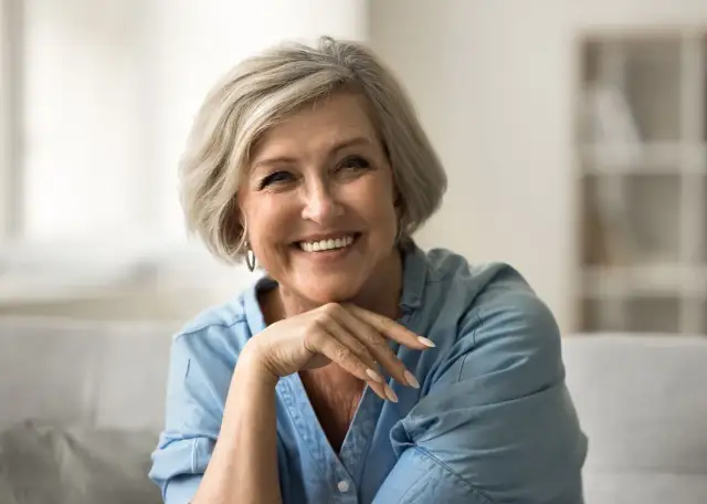 Odmładzające fryzury męskie: Jak odjąć sobie lat cięciem?