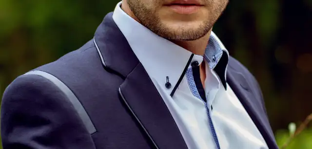 Jak doprać kołnierzyk koszuli i przywrócić mu idealny wygląd