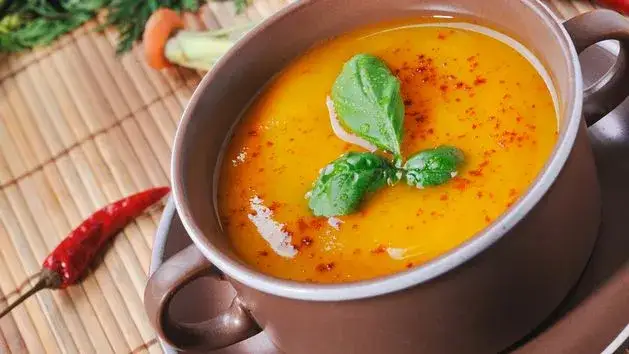 Ile kalorii mają zupy? Ranking i porady, by je odchudzić!