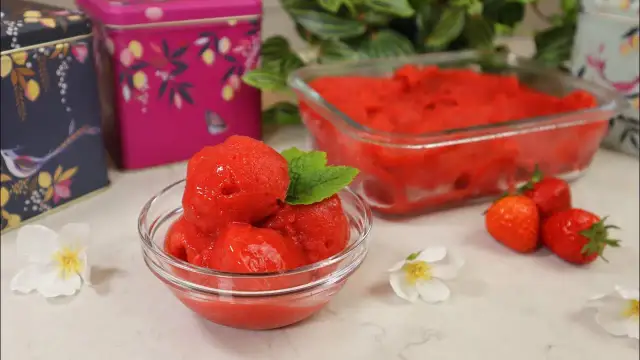 Sorbet truskawkowy do picia: gładki i orzeźwiający w 5 min!
