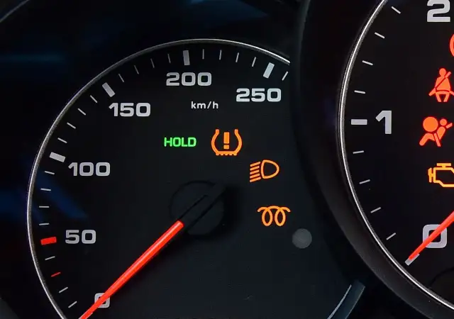 Jak skasować kontrolkę ciśnienia w oponach Lexus - proste kroki