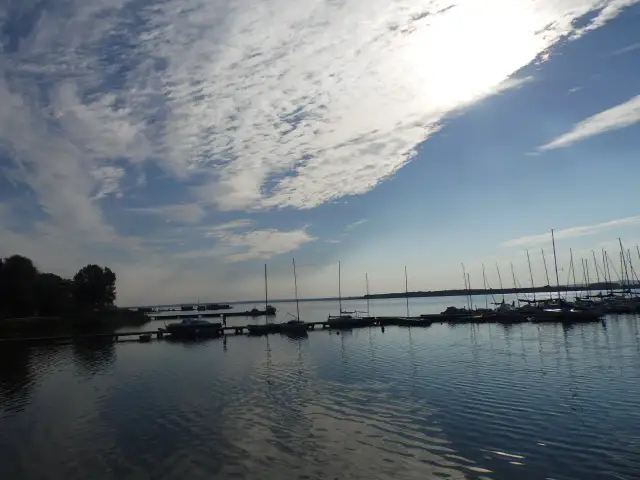 Mielno z Warszawy: Jak dojechać tanio, szybko i wygodnie?